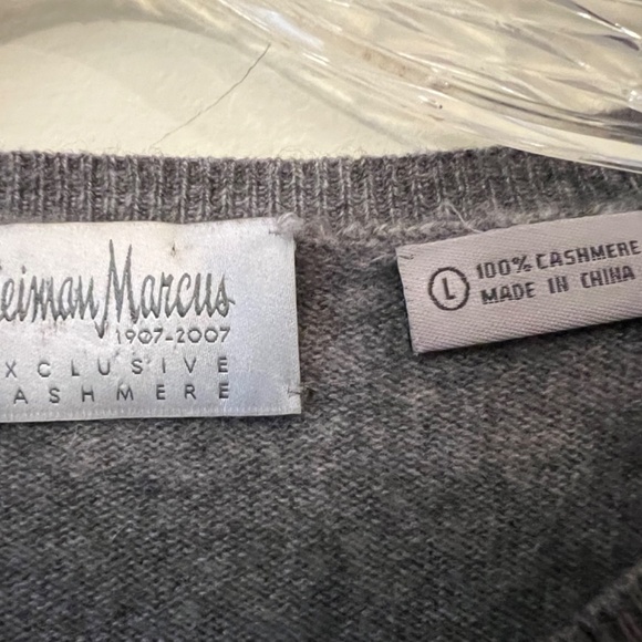 Neiman Marcus Exclusive Cashmere grey print cardigan - Picture 3 of 7